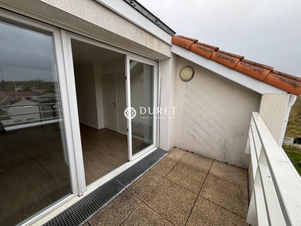 T3 RECENT AU DERNIER ETAGE AVEC BALCON ET 2 PLACES DE STATIONNEMENTS