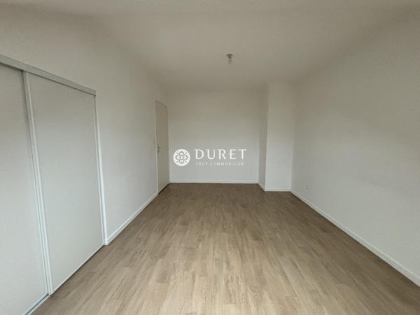 T3 RECENT AU DERNIER ETAGE AVEC BALCON ET 2 PLACES DE STATIONNEMENTS