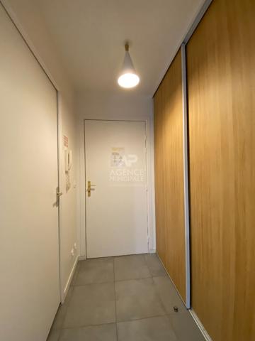 Appartement 2 pièces meublé à louer à Cergy Loyer 895 €/mois charges comprises **  - Référence  MG11219