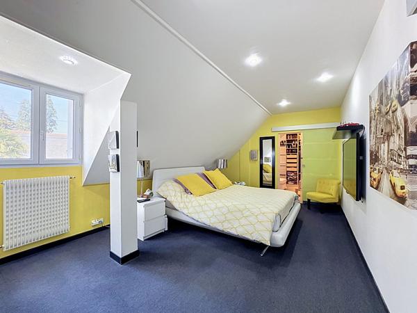 TOURS SAINTE RADEGONDE - MAISON 5 PIECES AVEC 3 CHAMBRES - DOUBLE GARAGE - JARDIN - PISCINE ET JACUZZI