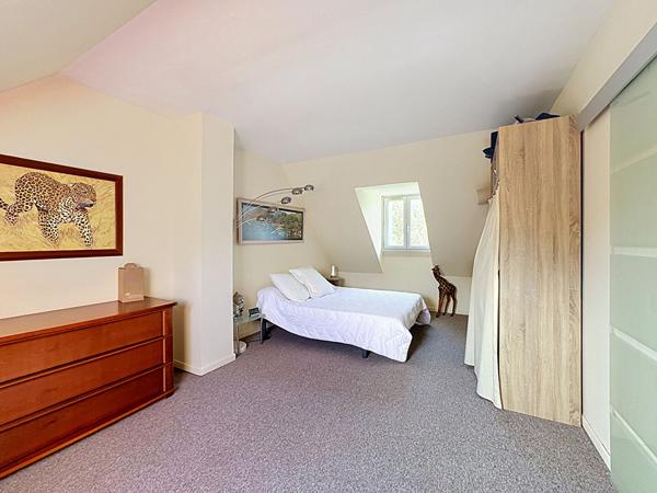 TOURS SAINTE RADEGONDE - MAISON 5 PIECES AVEC 3 CHAMBRES - DOUBLE GARAGE - JARDIN - PISCINE ET JACUZZI