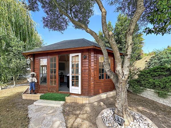 TOURS SAINTE RADEGONDE - MAISON 5 PIECES AVEC 3 CHAMBRES - DOUBLE GARAGE - JARDIN - PISCINE ET JACUZZI