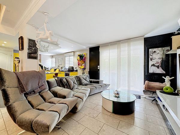 TOURS SAINTE RADEGONDE - MAISON 5 PIECES AVEC 3 CHAMBRES - DOUBLE GARAGE - JARDIN - PISCINE ET JACUZZI