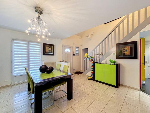 TOURS SAINTE RADEGONDE - MAISON 5 PIECES AVEC 3 CHAMBRES - DOUBLE GARAGE - JARDIN - PISCINE ET JACUZZI