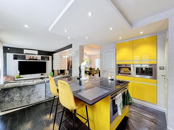 TOURS SAINTE RADEGONDE - MAISON 5 PIECES AVEC 3 CHAMBRES - DOUBLE GARAGE - JARDIN - PISCINE ET JACUZZI