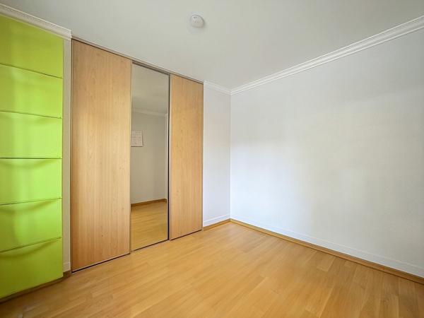 TOURS SAINTE RADEGONDE - MAISON 5 PIECES AVEC 3 CHAMBRES - DOUBLE GARAGE - JARDIN - PISCINE ET JACUZZI