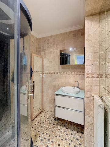 TOURS SAINTE RADEGONDE - MAISON 5 PIECES AVEC 3 CHAMBRES - DOUBLE GARAGE - JARDIN - PISCINE ET JACUZZI