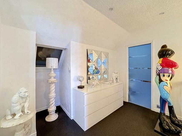 TOURS SAINTE RADEGONDE - MAISON 5 PIECES AVEC 3 CHAMBRES - DOUBLE GARAGE - JARDIN - PISCINE ET JACUZZI