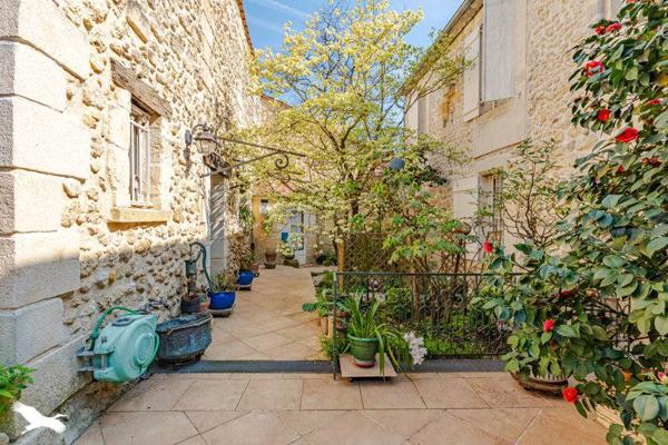 Maison à vendre 878 560 € Floirac 6 p 230 m² DPE D