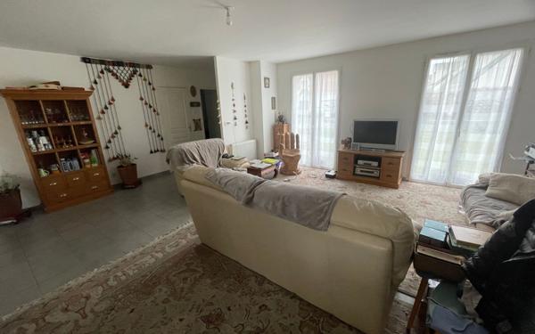 Maison à louer    5 pièces •  Cambes-en-Plaine