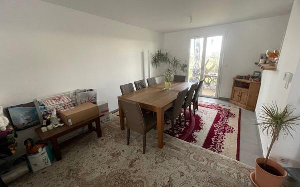 Maison à louer    5 pièces •  Cambes-en-Plaine