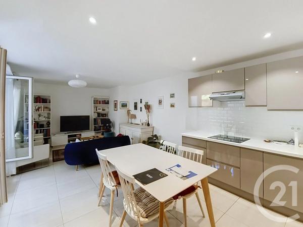 Appartement F3 à vendre  3 pièces - 67,41 m 2   ST DENIS  - 93