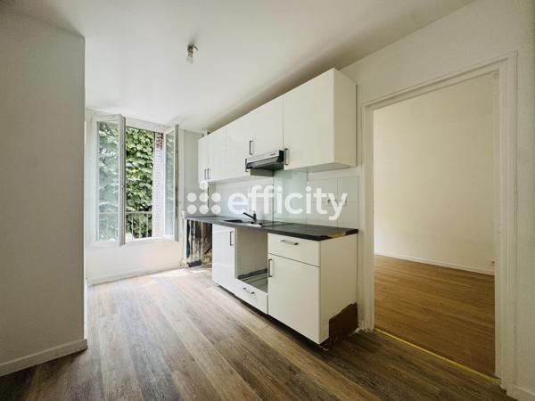 Appartement
         2 pièces
        - 40 m² 165 000 € *