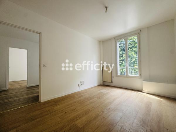 Appartement
         2 pièces
        - 40 m² 165 000 € *