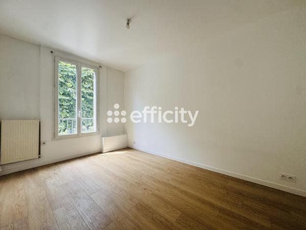 Appartement
         2 pièces
        - 40 m² 165 000 € *