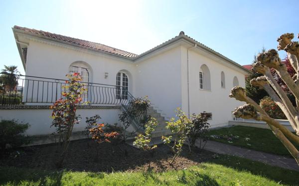 Maison à vendre    5 pièces •  Pau