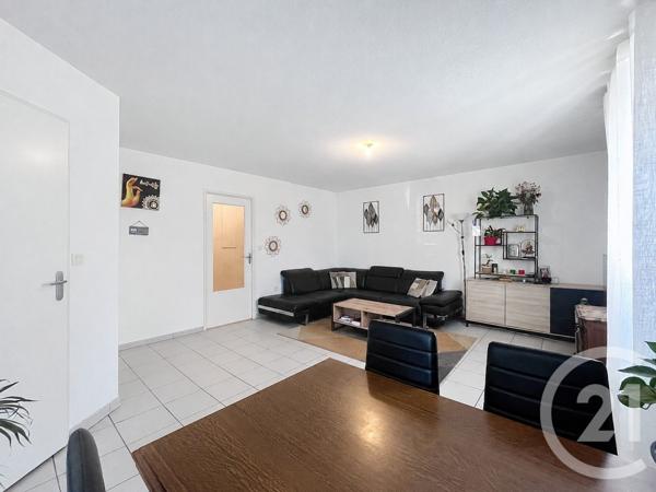 Appartement F3 à vendre  3 pièces - 65,05 m 2   CASTILLON LA BATAILLE  - 33