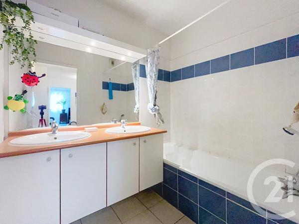 Appartement F3 à vendre  3 pièces - 65,05 m 2   CASTILLON LA BATAILLE  - 33