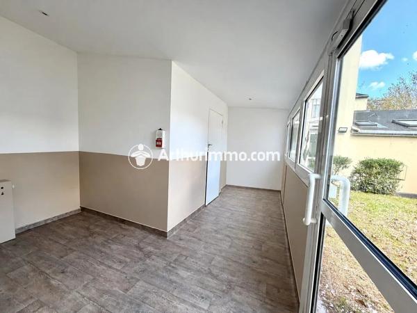 Vente                                                      Local commercial
                        
                     10 pièces                      150 m2                     à Bondoufle