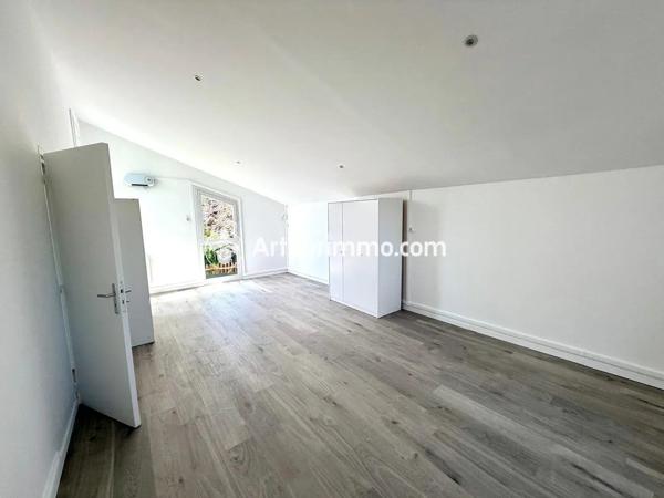 Vente                                                      Local commercial
                        
                     10 pièces                      150 m2                     à Bondoufle