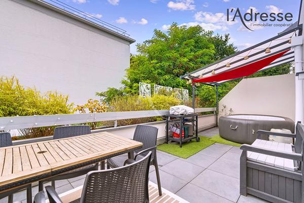 SURESNES Mont Valérien - 5 pièces de 103m² - Terrasse de 21m² et balcon de 9m² - Vue Paris Tour Eiffel- cave et double place de parking