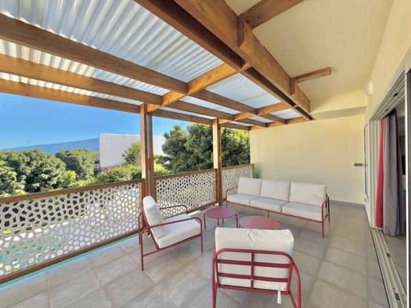 À vendre – Villa T11 d'exception avec piscine, jacuzzi et fort potentiel locatif – Mont-Vert-les-Bas (Saint-Pierre)