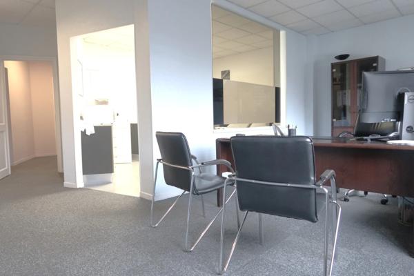 HAGONDANGE (57),PROCHE DE LA GARE ET EN CENTRE VILLE, PLATEAU MEDICAL DE 156 M2 OU POUR AUTRES PROFESSIONS LIBERALES + PARKINGS PRIVATIFS