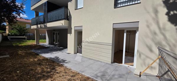 SAINT LAURENT DE MURE proche centre bourg - Type 4 neuf RT 2012 avec terrasse et grand jardin clos aménagé