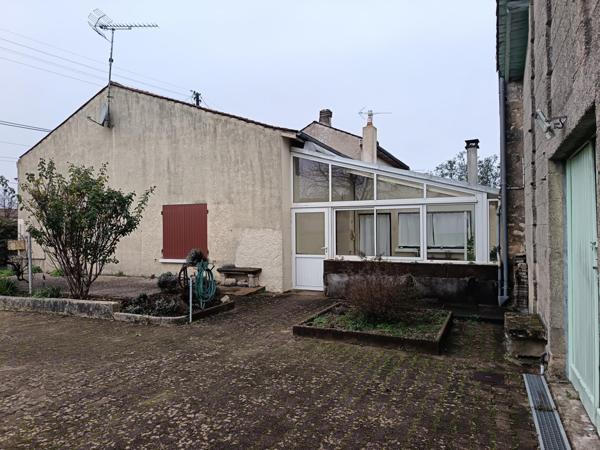 Proche des commodités, maison de plain-pied