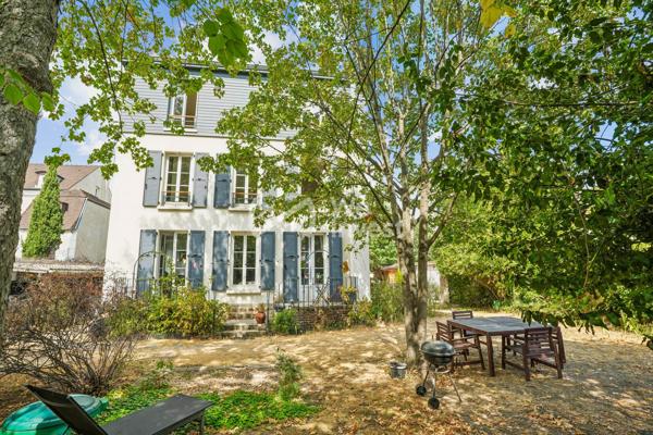 COLOMBES – VILLA GALLÉ | Maison de caractère non motoyenne 5 chambres – Terrain de 623 m²