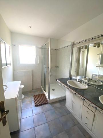 Jolie maison de plain pied dans environnement calme