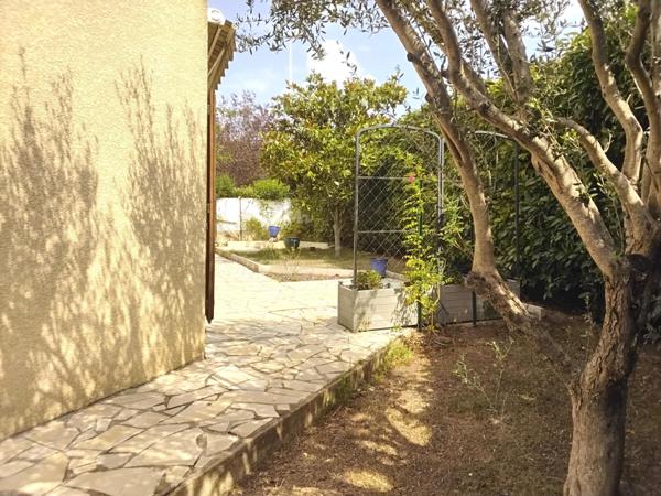 Jolie maison de plain pied dans environnement calme