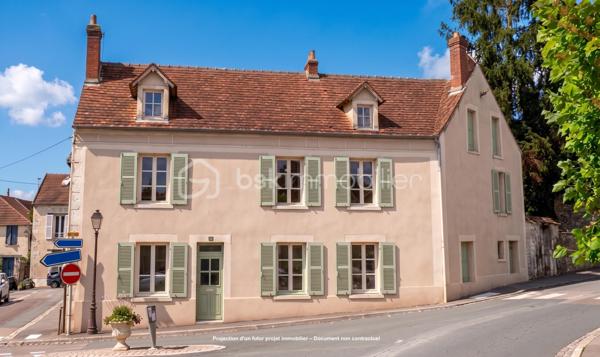 Situé en plein cœur village, belle parcelle constructible en zone UA bénéficiant d'un double accès avec beau potentiel d'investissement en R+1+Combles
PLU en vigueur : possibilité de créer un immeuble à usage d'habitation en 2 logements + stationnement et / ou commerce en rez de chaussée.

L'emprise au sol de 162,60 m2 varie de 60% à 70% selon s'il s'agit d'un projet 100% logement ou bien mixte (logement + local commercial artisanat)

Les Vrais +++ : 

* Commune en développement
* Plein coeur du village face à la place centrale 
* Proche d'un bar restaurant !
* Emplacement stratégique / Visibilité optimale
* Idéal pour du logement(s) et commerce / services (coiffeur, onglerie, etc.) , investissements locatifs

Transports : 
- Gare Ligne N à 950 mètres : Arrêt Villiers Neauphle Pontchartrain vers Versailles et Paris Montparnasse
- Bus 5214, 5367, 5234, 7818 à 50 mètres !

Cadre de Vie et Attractivité :
* Environnement vert : Cadre résidentiel et verdoyant très recherché dans les Yvelines.
* Proximité de Paris : Accessibilité appréciée par les actifs travaillant en Île-de-France.
* Bassins d'emploi : Proximité d'un tissu économique dynamique (technologies, services, industrie).

A de passer à l'action pour vous présenter cette belle opportunité.
Contact. Willy BOYÉ - tel. 07 87 37 75 87

Go !