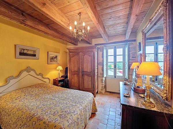 Superbe maison familiale entièrement rénovée comprenant cinq chambres