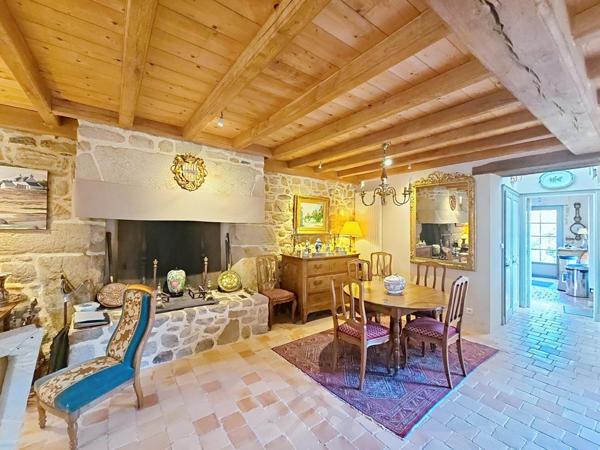 Superbe maison familiale entièrement rénovée comprenant cinq chambres