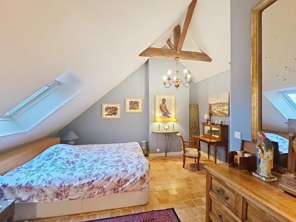 Superbe maison familiale entièrement rénovée comprenant cinq chambres