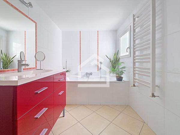 Maison 8 pièce(s) 6 chambre(s) 225 m²