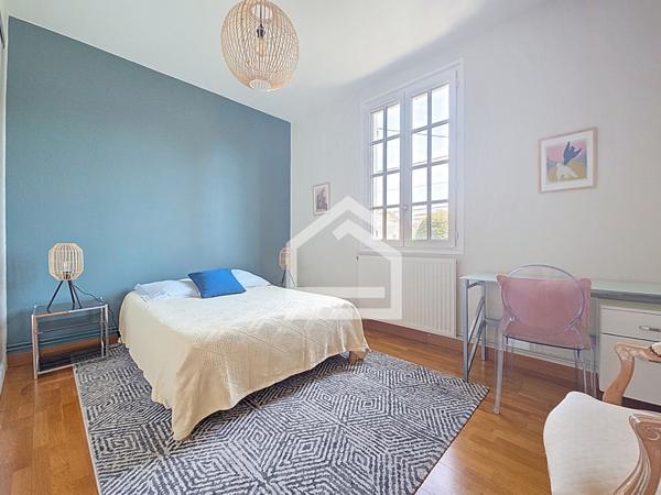 Maison 8 pièce(s) 6 chambre(s) 225 m²
