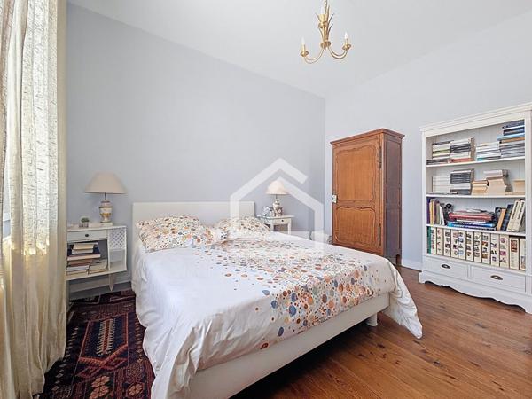 Maison 8 pièce(s) 6 chambre(s) 225 m²