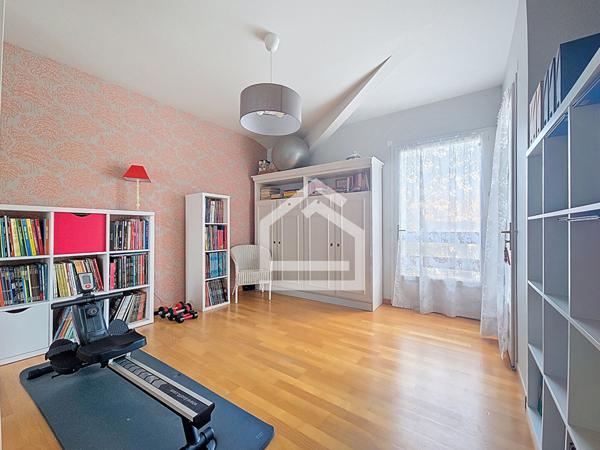 Maison 8 pièce(s) 6 chambre(s) 225 m²