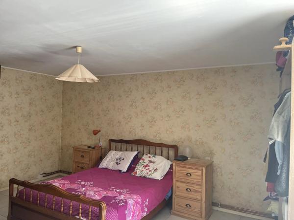 Vente                                                      Maison
                        
                     3 pièces                      65 m2                     à Nérondes