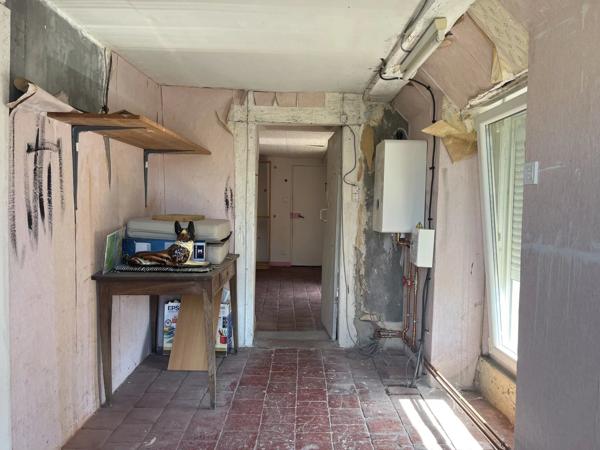 Vente                                                      Maison
                        
                     3 pièces                      65 m2                     à Nérondes