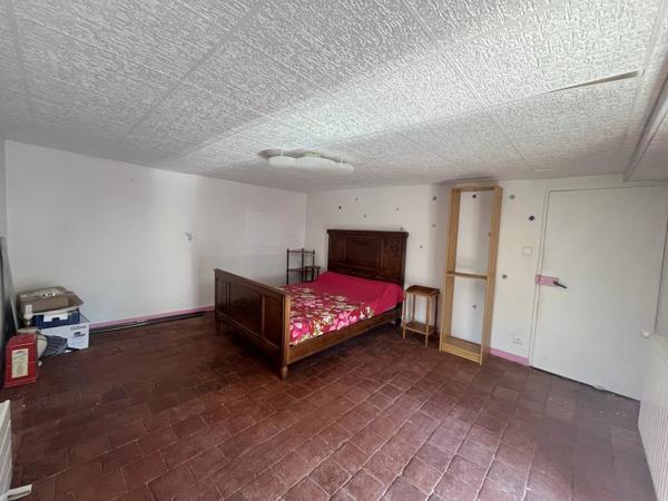 Vente                                                      Maison
                        
                     3 pièces                      65 m2                     à Nérondes