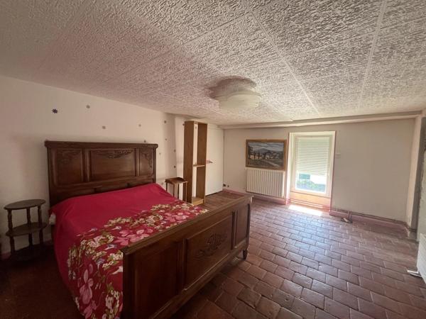 Vente                                                      Maison
                        
                     3 pièces                      65 m2                     à Nérondes
