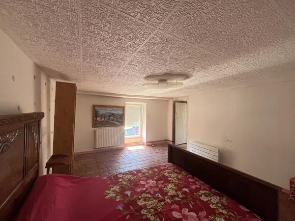 Vente                                                      Maison
                        
                     3 pièces                      65 m2                     à Nérondes