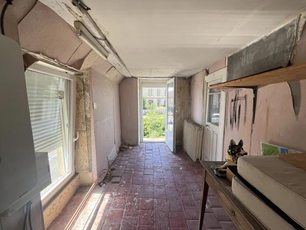 Vente                                                      Maison
                        
                     3 pièces                      65 m2                     à Nérondes