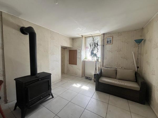 Vente                                                      Maison
                        
                     3 pièces                      65 m2                     à Nérondes