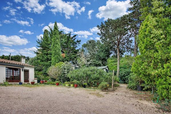 VITROLLES NORD, AU PIED DU ROCHER, VILLA T4 DE PLAIN PIED RECENTE DE 2021 AVEC 324 M² DE JARDIN