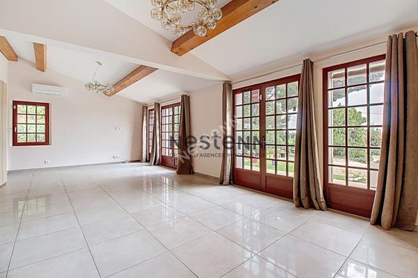 VITROLLES NORD, AU PIED DU ROCHER, VILLA T4 DE PLAIN PIED RECENTE DE 2021 AVEC 324 M² DE JARDIN