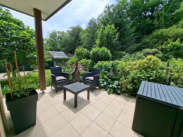 Maison de plain pied ,clé en main avec joli jardin arboré